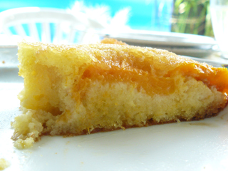 Gâteau renversé parfum vanille limoncello aux abricots.